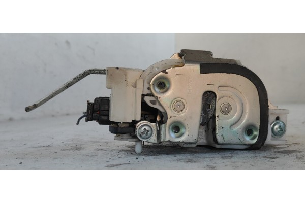 Recambio de cerradura puerta trasera izquierda para mitsubishi l 200 (ka0/kb0) raging bull referencia OEM IAM   