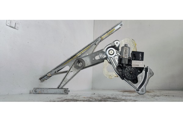 Recambio de elevalunas delantero derecho para renault scenic iii 1.6dci 130 fap referencia OEM IAM 807302741R  