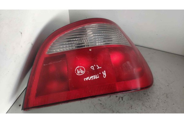 Recambio de piloto trasero derecho para renault megane i fase 2 berlina (ba0) 1.4 referencia OEM IAM 7700428321  