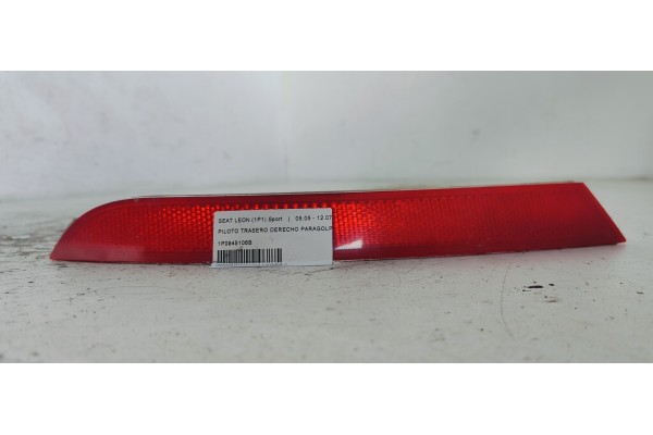 Recambio de piloto trasero derecho paragolpes para seat leon (1p1) sport referencia OEM IAM 1P0945106B  