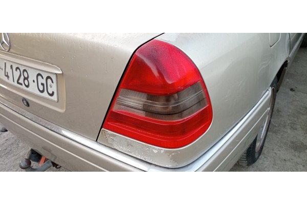 Recambio de piloto trasero derecho para mercedes-benz clase c (w202) berlina 2.5 diesel cat referencia OEM IAM   