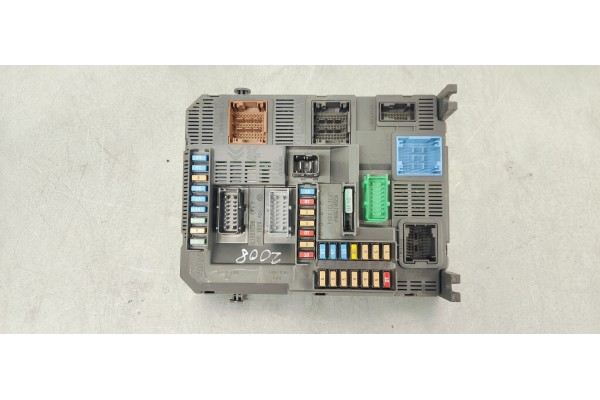 Recambio de caja reles / fusibles para peugeot 2008 (--.2013) 1.2 i turbo 130 referencia OEM IAM 9807532080  