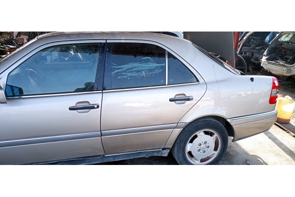 Recambio de puerta trasera izquierda para mercedes-benz clase c (w202) berlina 2.5 diesel cat referencia OEM IAM   