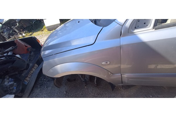 Recambio de aleta delantera izquierda para kia sorento 2.5 crdi referencia OEM IAM   