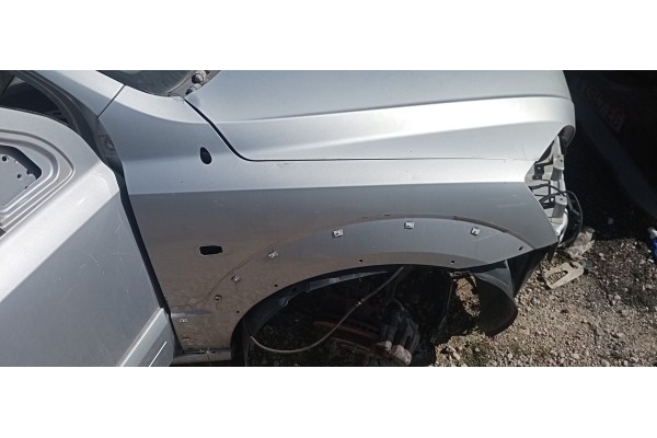 Recambio de aleta delantera derecha para kia sorento 2.5 crdi referencia OEM IAM   