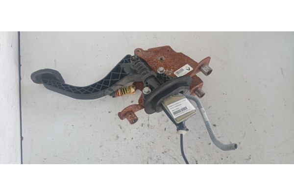Recambio de pedal embrague para renault scenic iv 1.3 tce referencia OEM IAM 465037252R  