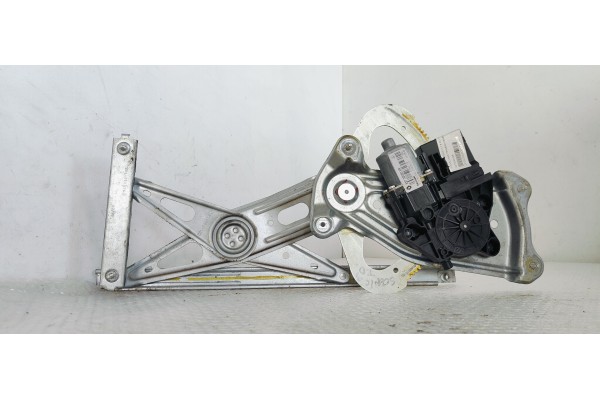 Recambio de elevalunas trasero derecho para renault scenic iii 1.9 dci 130 referencia OEM IAM 827300005R  