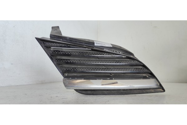 Recambio de rejilla delantera para nissan primera berlina (p12) line up referencia OEM IAM   