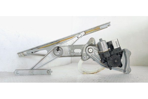 Recambio de elevalunas delantero derecho para renault scenic iii 1.9 dci 130 referencia OEM IAM 807300011R  