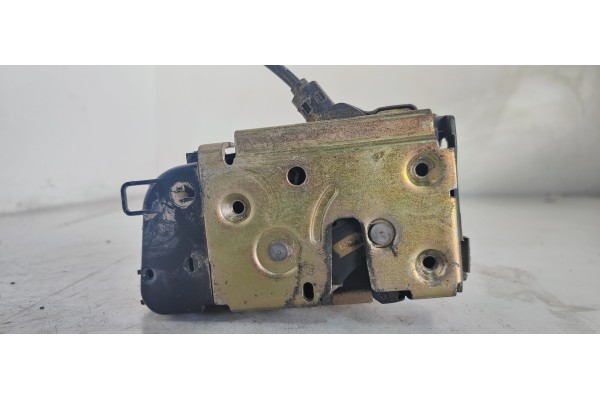 Recambio de cerradura puerta trasera derecha para renault scenic ii 2.0 referencia OEM IAM   