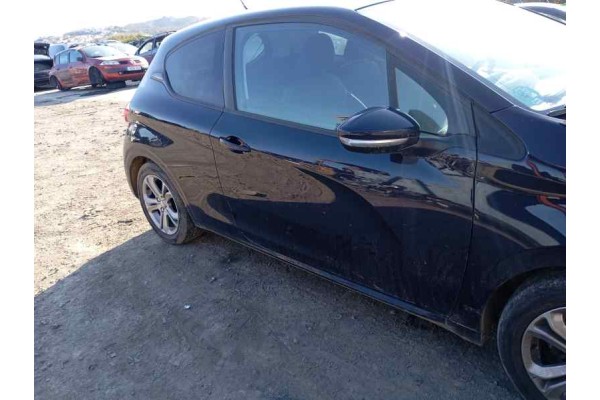 Recambio de puerta delantera derecha para peugeot 208 1.2 i turbo 110 referencia OEM IAM   