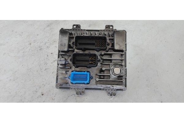 Recambio de centralita motor uce para opel insignia berlina excellence referencia OEM IAM 55491705  