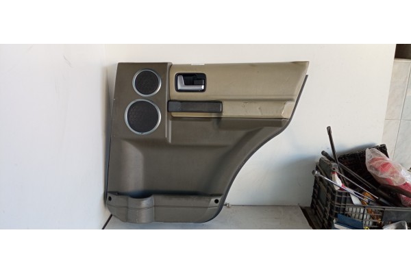 Recambio de guarnecido puerta trasera derecha para land rover discovery v6 td se referencia OEM IAM DDC500061  