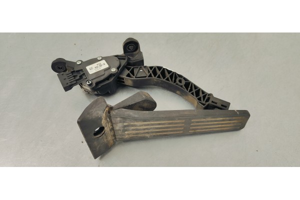 Recambio de pedal acelerador para hyundai i30 (gd) 1.6 crdi 110 fap referencia OEM IAM 327003XXXX  
