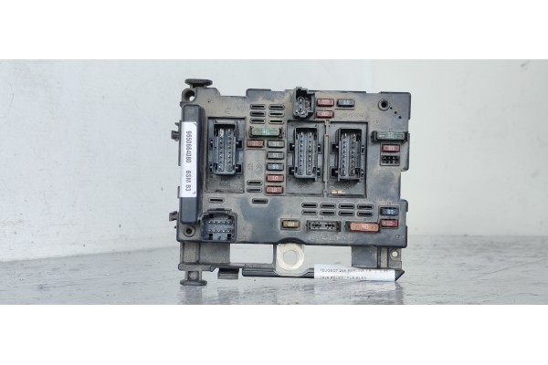 Recambio de caja reles / fusibles para peugeot 206 berlina 1.6 referencia OEM IAM 9650664080  