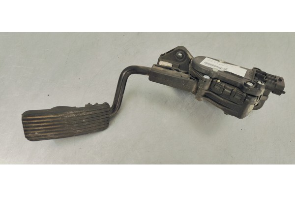 Recambio de pedal acelerador para hyundai i30 1.6 crdi 115 referencia OEM IAM   