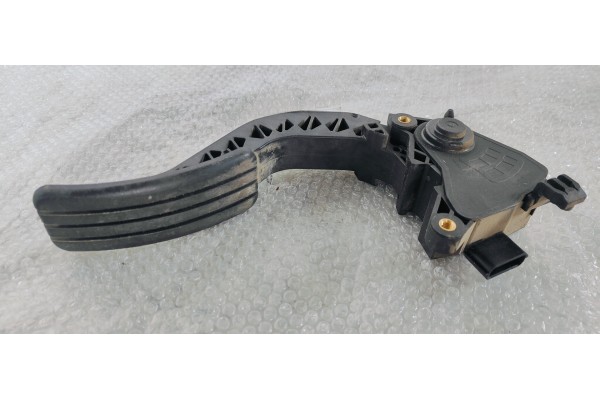 Recambio de pedal acelerador para renault scenic iii 1.9 dci 130 referencia OEM IAM 180020024R  