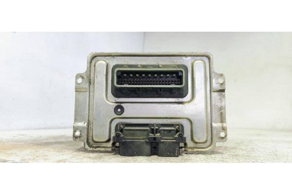 Recambio de centralita motor uce para chrysler 300 c 3.0crd 220 fap referencia OEM IAM P04692032AI  