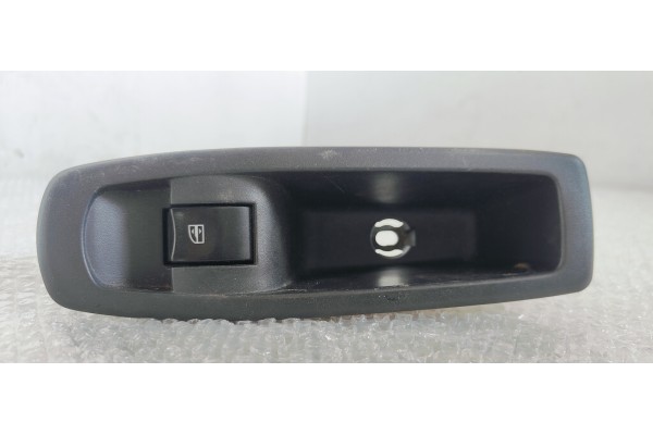 Recambio de mando elevalunas trasero derecho para renault koleos 2.0 dci 150 4x4 fap referencia OEM IAM 82960JY00A  