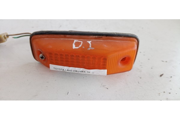 Recambio de piloto lateral izquierdo para toyota land cruiser 70 referencia OEM IAM 65276527  