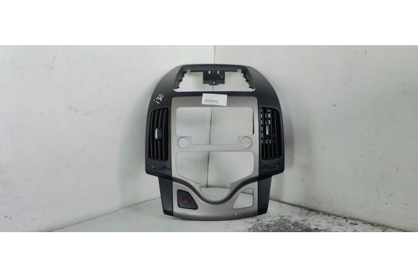 Recambio de rejilla aireadora para hyundai i30 1.6crdi 90 referencia OEM IAM 974202L000  