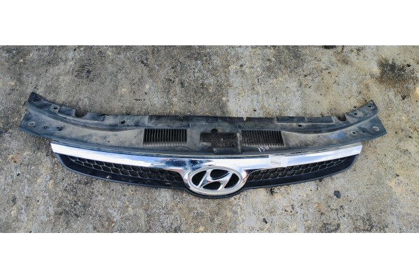 Recambio de rejilla delantera para hyundai i30 1.6crdi 90 referencia OEM IAM 863512L000  