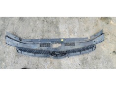 Recambio de rejilla delantera para hyundai i30 1.6crdi 90 referencia OEM IAM 863512L000  