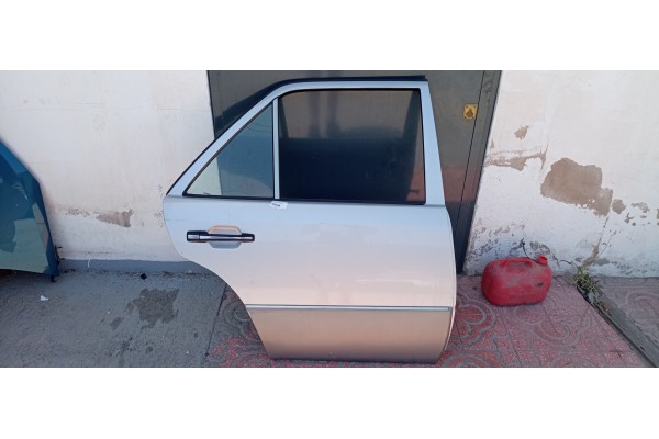 Recambio de puerta trasera derecha para mercedes-benz clase e (w124) berlina 2.0 16v cat referencia OEM IAM   