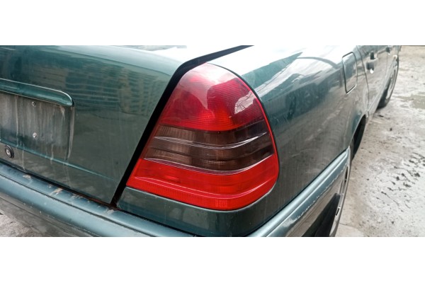 Recambio de piloto trasero derecho para mercedes-benz clase c (w202) berlina 180 (202.018) referencia OEM IAM   