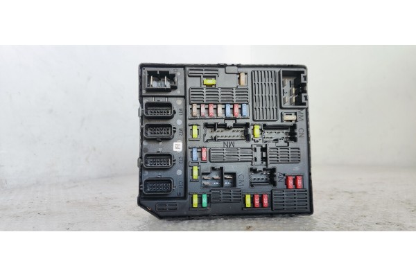Recambio de caja reles / fusibles para renault scenic iii 1.9 dci 130 referencia OEM IAM 284B62342R  