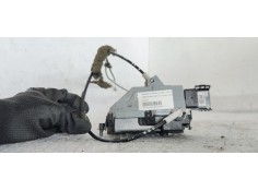 Recambio de cerradura puerta lateral derecha para peugeot partner kombi 1.6 hdi 110 fap referencia OEM IAM 828416  