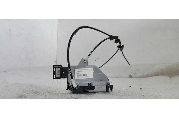 Recambio de cerradura puerta lateral izquierda para peugeot partner kombi 1.6 hdi 110 fap referencia OEM IAM 828417  