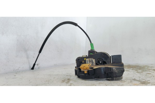 Recambio de cerradura puerta trasera izquierda para opel insignia berlina excellence referencia OEM IAM 13579557  