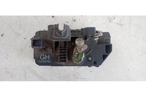 Recambio de cerradura puerta trasera derecha para opel meriva 1.7 16v cdti referencia OEM IAM 13154794  