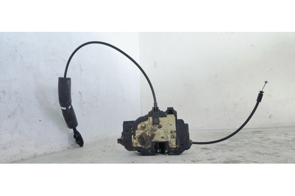 Recambio de cerradura puerta trasera derecha para renault scenic iii 1.6dci 130 fap referencia OEM IAM 825020033R  