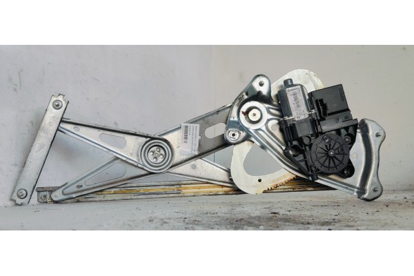 Recambio de elevalunas delantero derecho para renault scenic iii 1.6dci 130 fap referencia OEM IAM 807302741R  