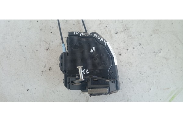 Recambio de cerradura puerta trasera izquierda para toyota auris 1.8 16v cat referencia OEM IAM 2C6113011  