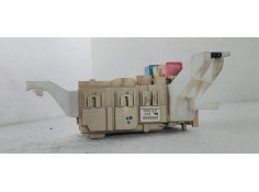 Recambio de caja reles / fusibles para toyota verso 1.6d4d 112 fap referencia OEM IAM 827300F320  