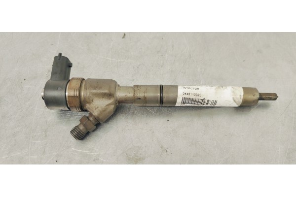 Recambio de inyector para hyundai i30 1.6 crdi 115 referencia OEM IAM 0445110320  