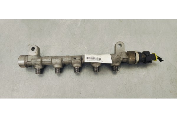 Recambio de rampa inyectora para hyundai i30 1.6 crdi 115 referencia OEM IAM 0445214181  