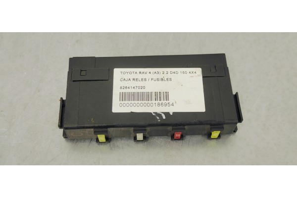 Recambio de caja reles / fusibles para toyota rav 4 (a3) 2.2 d4d 150 4x4 referencia OEM IAM 8264147020  