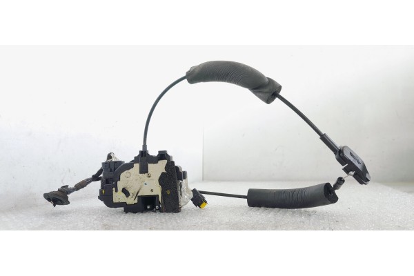 Recambio de cerradura puerta trasera derecha para renault laguna grandtour iii referencia OEM IAM 825000003R  