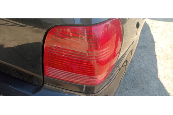 Recambio de piloto trasero derecho para volkswagen polo berlina (6n2) 1.4 referencia OEM IAM 964080  