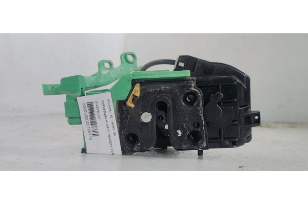 Recambio de cerradura puerta trasera derecha para hyundai i30 1.6crdi 90 referencia OEM IAM 814202L000  