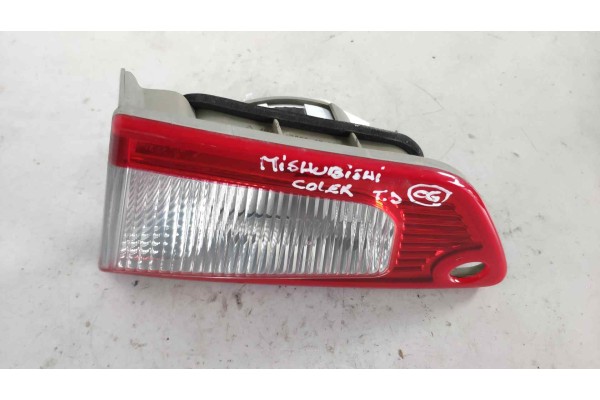 Recambio de faro antiniebla trasero derecho para mitsubishi colt cabrio czc 1.5 cat referencia OEM IAM 980823028A0  