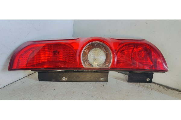 Recambio de piloto trasero derecho para fiat doblo 1.3 jtd 90 referencia OEM IAM 00518106730  