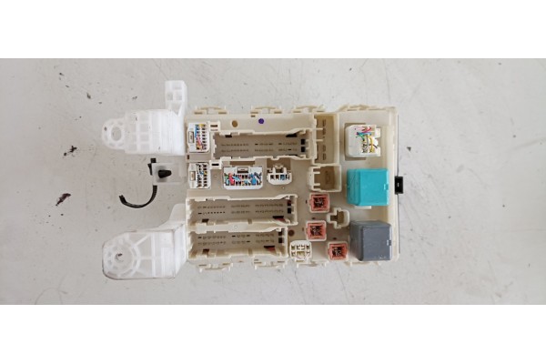 Recambio de caja reles / fusibles para toyota auris luna+ referencia OEM IAM 8273012190 6K130332 9887