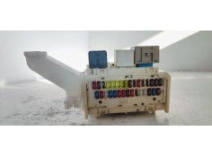 Recambio de caja reles / fusibles para toyota auris advance referencia OEM IAM 8273002140A  