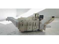 Recambio de caja reles / fusibles para toyota auris advance referencia OEM IAM 8273002140A  