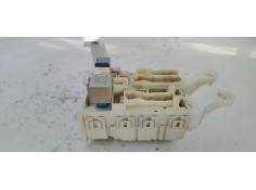Recambio de caja reles / fusibles para toyota auris advance referencia OEM IAM 8273002140A  